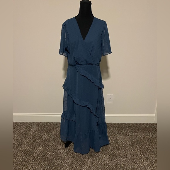 Lulus Dresses & Skirts - Lulus slate blue flutter sleeve dress textured overlay midi size XL